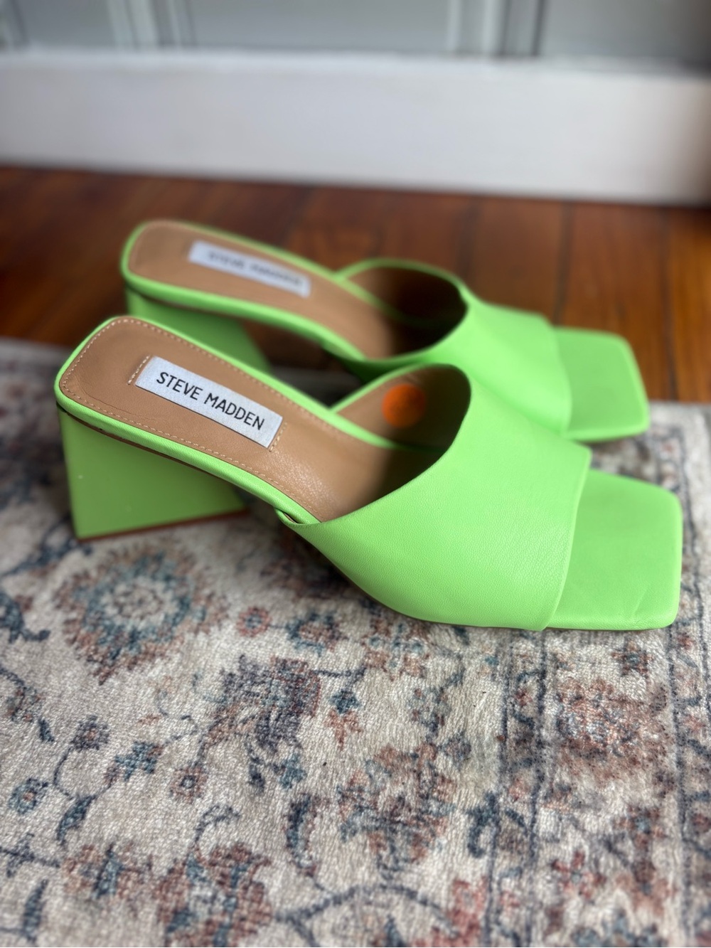 Women’s Size 8 Steve Madden Neon Lime Green Block Heel Mules - Picture 5 of 10